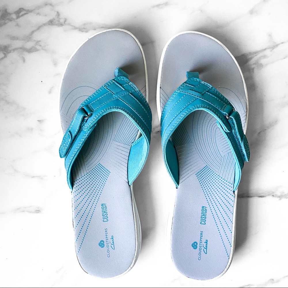 NWOT Cloudsteppers by Clarks Turquoise Blue Size 10 Cushion Soft Flip Flops